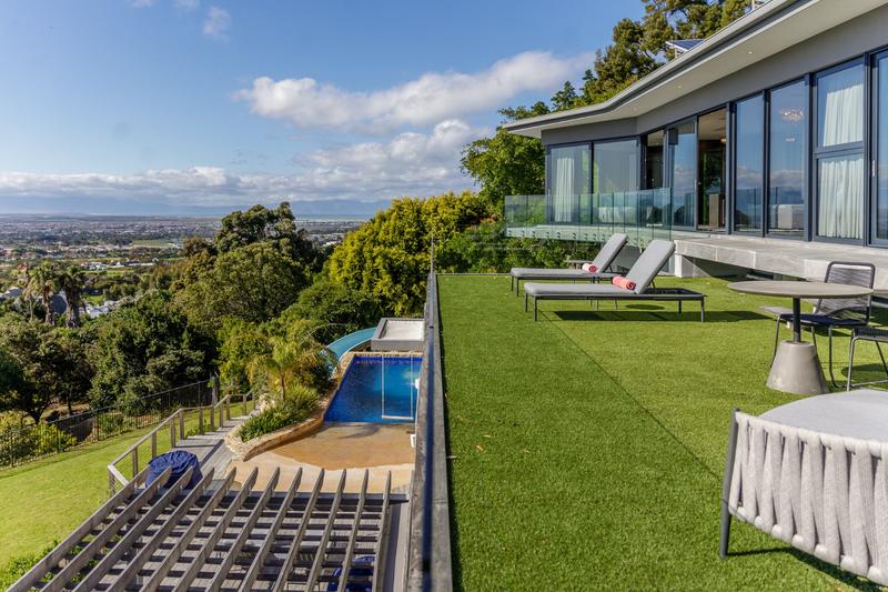 To Let 7 Bedroom Property for Rent in Zwaanswyk Western Cape